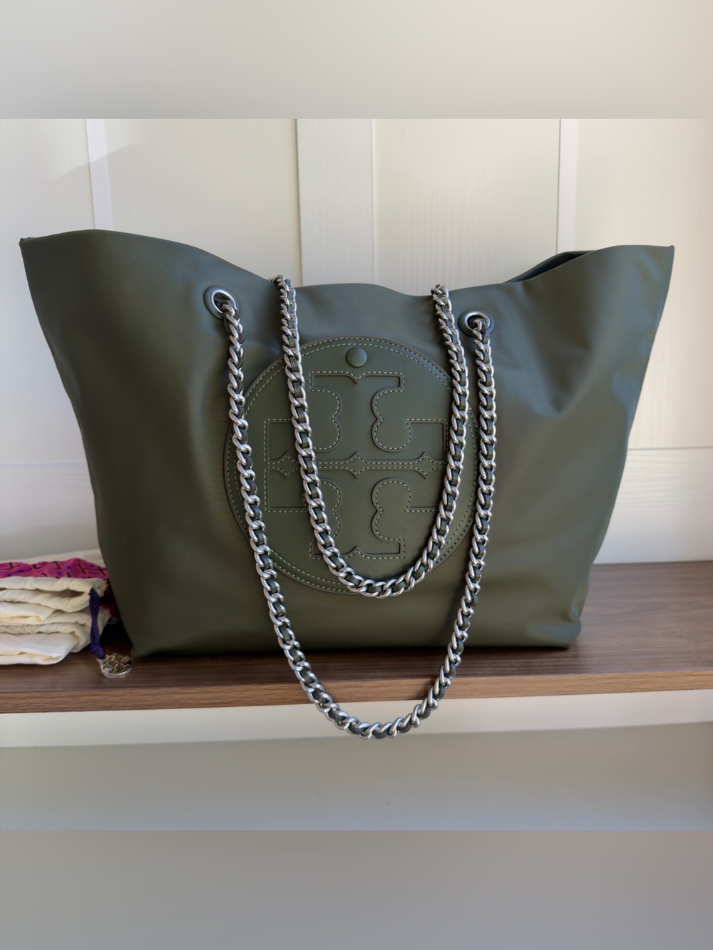 Tory Burch Ella Chain
Tote Olive - Picture 2 of 10